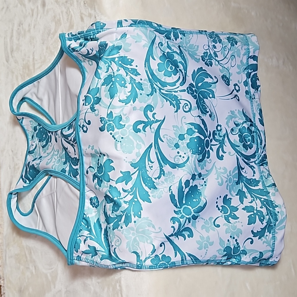 Danskin exercise top. - Picture 3 of 6